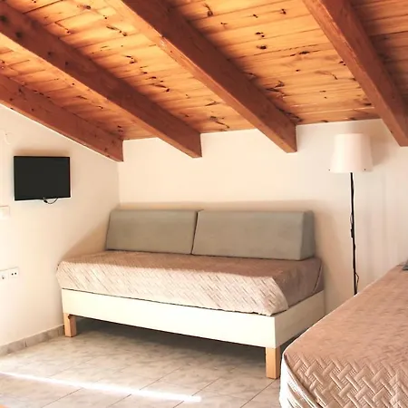 Bright Loft At Regina אליקאנאס