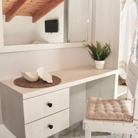 Bright Loft At Regina Daire *